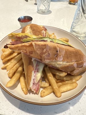 Caña Restaurant and Lounge by null