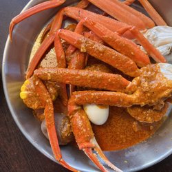 Breaking Crab - Snow crab boil