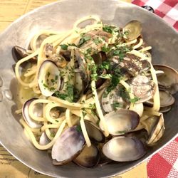 Spaghetti vongole- 5/5 stars. One of the best pasta dishes I had during the entire Italy trip.