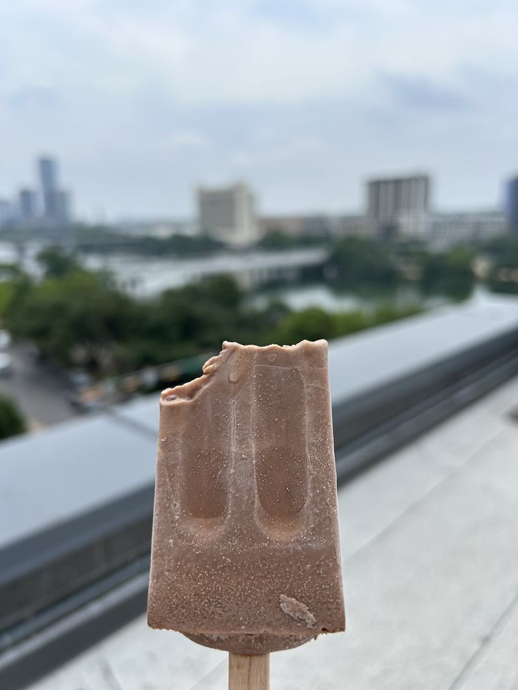 Mom & Pop's All-Natural Frozen Pops Logo