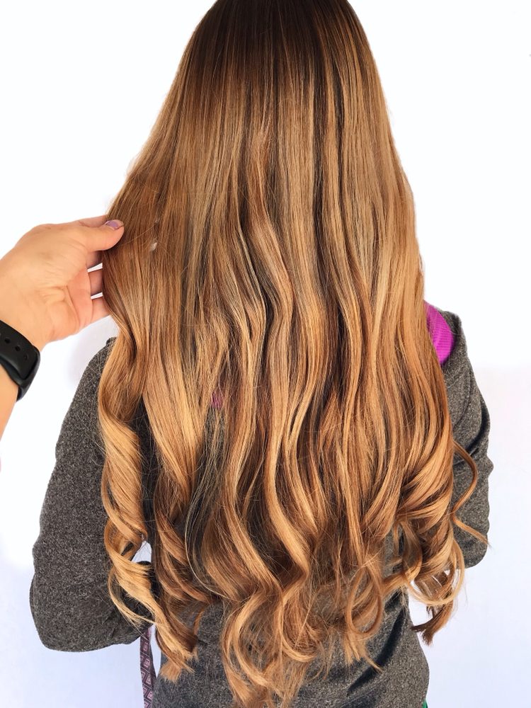 Winter Blondes  Logo
