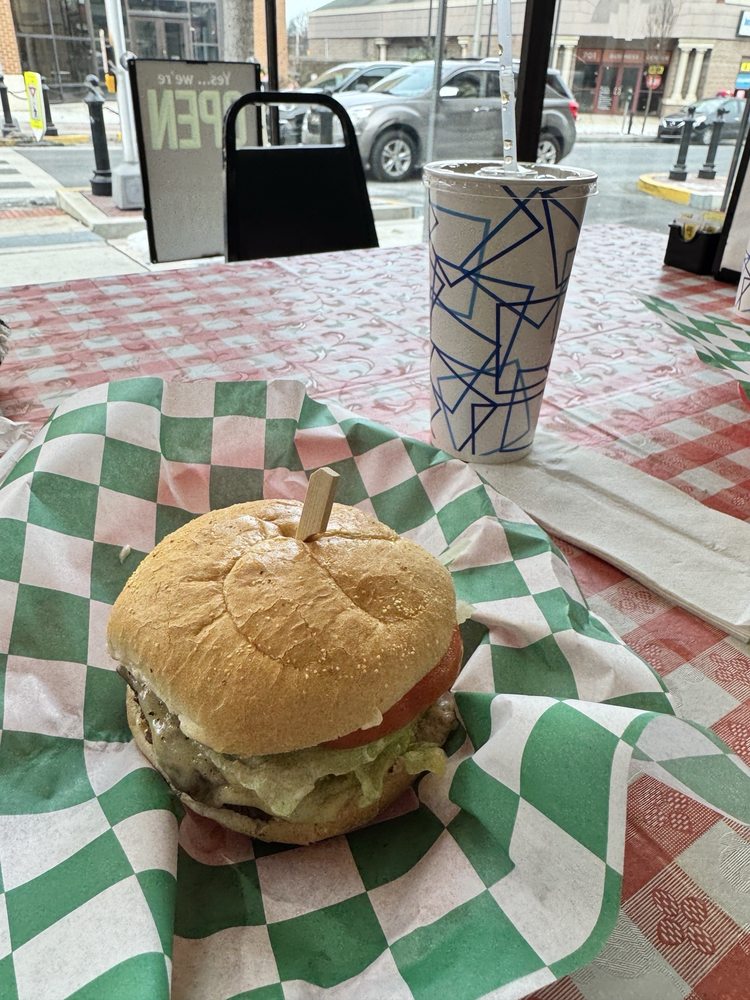 Gus Deraco's Italian Sandwiches Logo