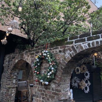 Blind Tiger Pub - Outdoor patio - American Near Me - Charleston, South Carolina Blind Tiger Pub - Outdoor patio - American Near Me - Charleston, South Carolina