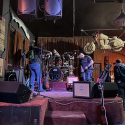 Evangelos Cocktail Lounge - Band getting ready