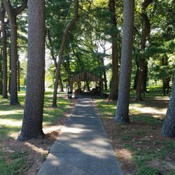 Hillcrest Park - Small shelter