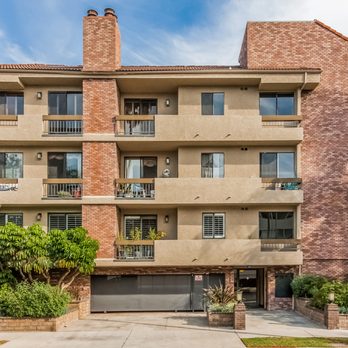 Scott Claypool, Realtor at 3 Leaf Realty - Listed and SOLD 2+2 Beverly Hills adjacent condo! - Real Estate Agents Near Me - Manhattan Beach, California Scott Claypool, Realtor at 3 Leaf Realty - Listed and SOLD 2+2 Beverly Hills adjacent condo! - Real Estate Agents Near Me - Manhattan Beach, California