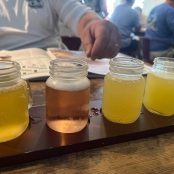 Surfside Rooster - Mimosa flight...cranberry is my fave!! - American Near Me - Ocean City, Maryland