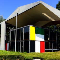 Pavillon Le Corbusier - View from path