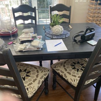 Flexdolly Moving & Storage - Bluetooth speaker and contract on table prior to move. - Movers Near Me - San Diego, California Flexdolly Moving & Storage - Bluetooth speaker and contract on table prior to move. - Movers Near Me - San Diego, California