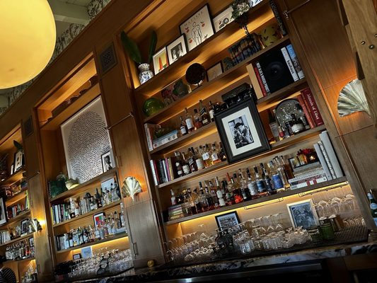 Bar Cecil by null