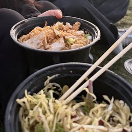 Garlic noodles with chicken and tea leaf salad Garlic noodles with chicken and tea leaf salad