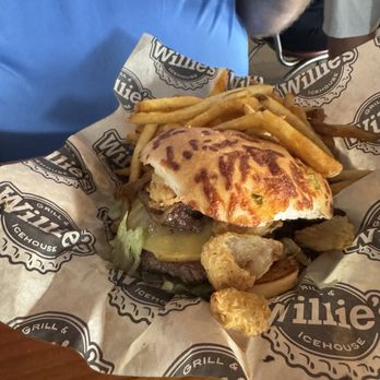 Willie's Grill & Icehouse - Smoked Gouda burger - Burgers Near Me - San Antonio, Texas Willie's Grill & Icehouse - Smoked Gouda burger - Burgers Near Me - San Antonio, Texas