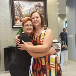 Le Studio Paris - Massaging chairs, shampoo, subperb hair cut and wonderful people!