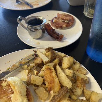 Three Little Griddles - Dry potatoes and burnt bacon - Breakfast & Brunch Near Me - Aurora, Colorado Three Little Griddles - Dry potatoes and burnt bacon - Breakfast & Brunch Near Me - Aurora, Colorado