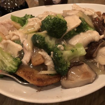 Moon Palace Express - Fried Noodle with Black Mushroom & Bamboo Shoots - Shanghainese Near Me - Chicago, Illinois Moon Palace Express - Fried Noodle with Black Mushroom & Bamboo Shoots - Shanghainese Near Me - Chicago, Illinois