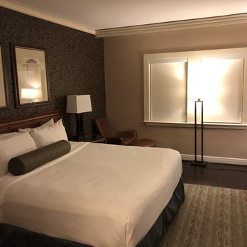The Whitehall - Nice comfy king bed - Hotels Near Me - Houston, Texas The Whitehall - Nice comfy king bed - Hotels Near Me - Houston, Texas