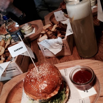 Między Bułkami - Burgers Near Me - Warsaw, MZ