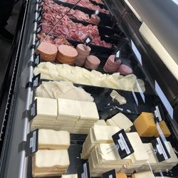 Bristol Amish Market - Fresh deli meats and cheeses