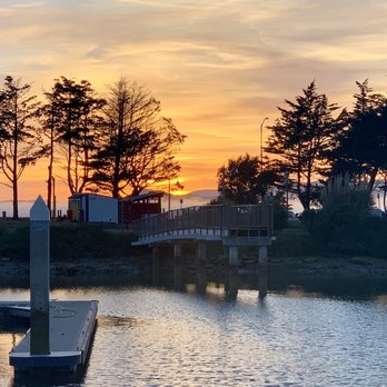 Safe Harbor Emeryville - Sunset at the marina - Marinas Near Me - Emeryville, California Safe Harbor Emeryville - Sunset at the marina - Marinas Near Me - Emeryville, California
