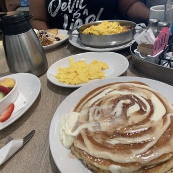 Honey Berry - Cinnamon Roll Pancakes - Pancakes Near Me - Hoffman Estates, Illinois