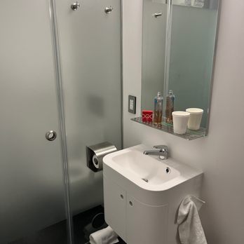Pod Brooklyn Hotel - the sink - Hotels Near Me - Brooklyn, New York Pod Brooklyn Hotel - the sink - Hotels Near Me - Brooklyn, New York