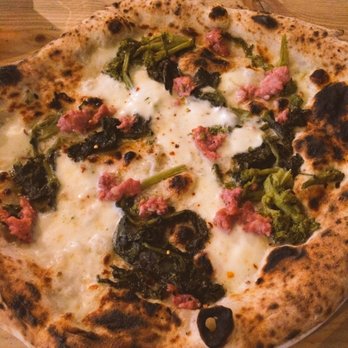 Rudy's Neapolitan  Pizza - white base with tuscan sausage (2016) - Pizza Near Me - Manchester, XGM