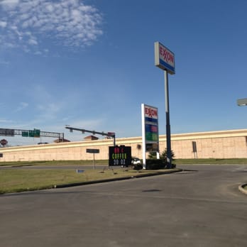 Exxon - an empty parking lot with a gas station in the background - Gas Stations Near Me - Beaumont, Texas Exxon - an empty parking lot with a gas station in the background - Gas Stations Near Me - Beaumont, Texas