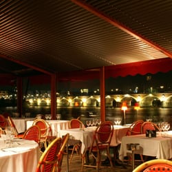 Café du Port - Le Café du Port - vue sur le pont de Pierre de nuit
