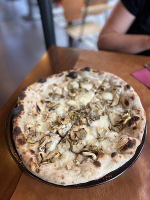 Photo of Sapori e Delizie - Rome, RM, IT. White pizza with mushrooms and artichokes so delicious