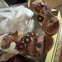 Dsw Designer Shoe Warwhouse - Spring Step Artisans - love these - 1" heal (not the wedge!), with turquoise gems