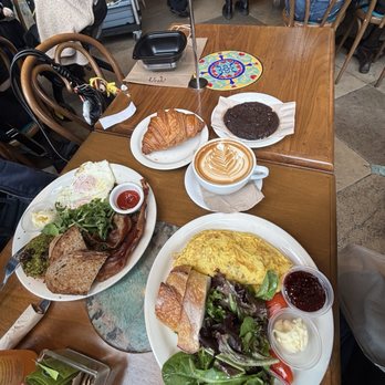 Urth Caffé - Orange - Urth Laguna Breakfast The Sausage & Potato Omelet - Coffee & Tea Near Me - Orange, California
