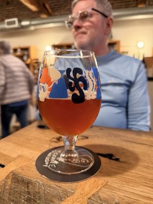 Beer Girl, Growlers & Bottleshop by null