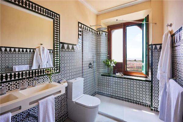 Hotel Alhambra Palace by null