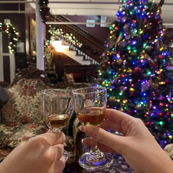 Queen Anne Hotel - Free lil night nip by the fireplace - Hotels Near Me - San Francisco, California Queen Anne Hotel - Free lil night nip by the fireplace - Hotels Near Me - San Francisco, California