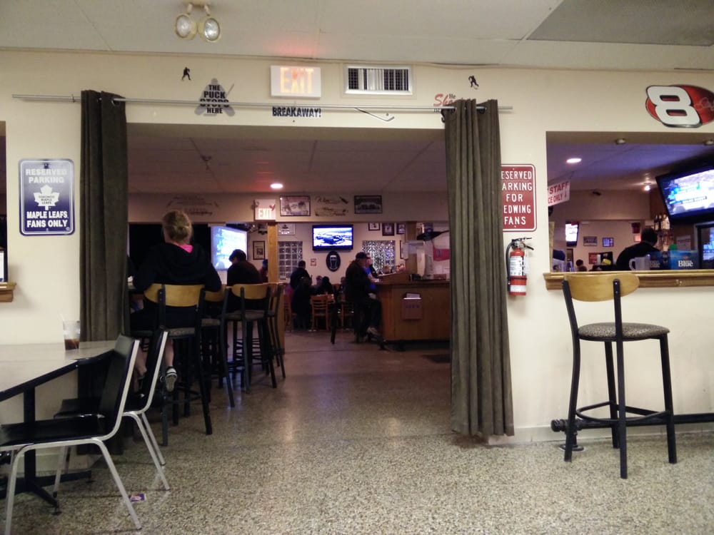 Average Joes Sports Bar – Windsor