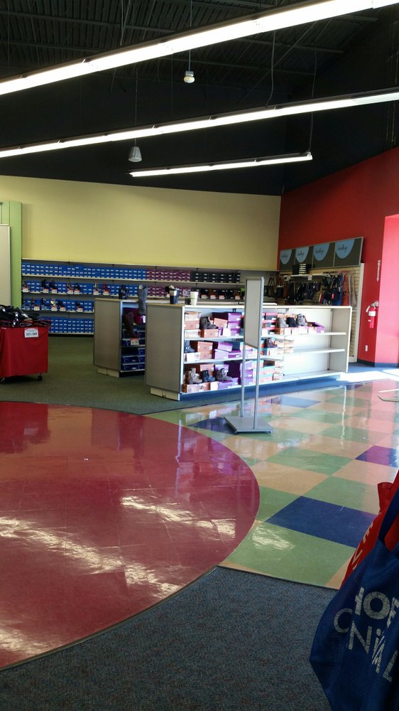 SHOE CARNIVAL CLOSED 2415 N Monroe St, Tallahassee, Florida Shoe