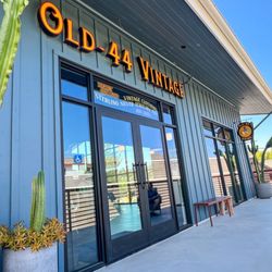 Old 44 Vintage - Exterior