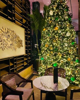 Chandelier Bar by null