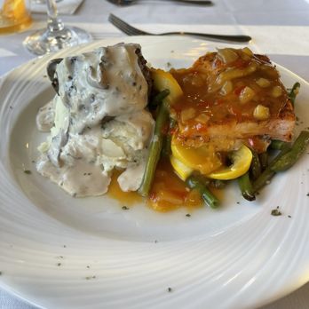 Miss Augusta - Entree-steak with mushroom sauce and potatoes and salmon with red pepper pineapple sauce and veggies. - Boat Charters Near Me - Augusta, Missouri