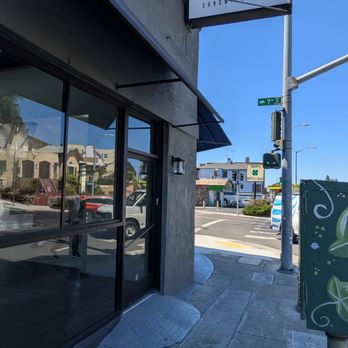 Brothers Deli - Front of store - Sandwiches Near Me - Oakland, California