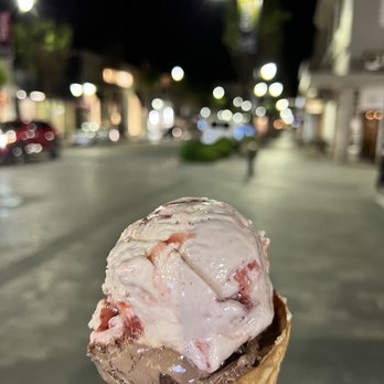 Salt & Straw - Ice Cream & Frozen Yogurt Near Me - Burlingame, California