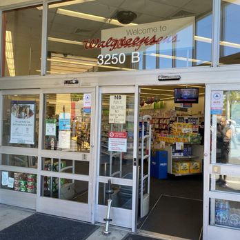 Walgreens - Entrance - Drugstores Near Me - Oakland, California
