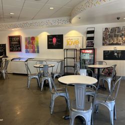 The Good Scoop - Cute ice cream ambience