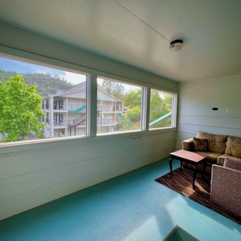Quality Inn Yosemite Valley Gateway - My room came with a screened-in porch and a fantastic view! - Hotels Near Me - Mariposa, California Quality Inn Yosemite Valley Gateway - My room came with a screened-in porch and a fantastic view! - Hotels Near Me - Mariposa, California