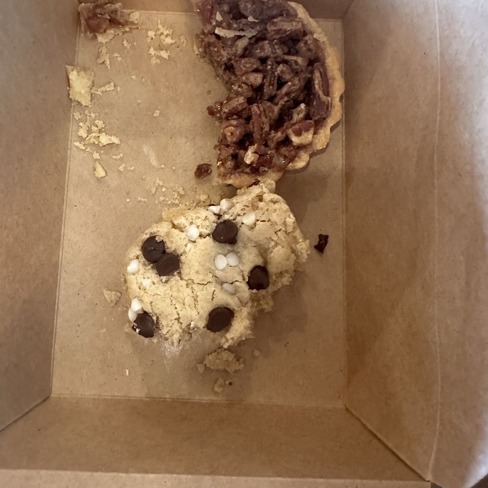 Goji Berry - Pecan pie (THE BEST) and blondie - Vegan Near Me - Phoenix, Arizona Goji Berry - Pecan pie (THE BEST) and blondie - Vegan Near Me - Phoenix, Arizona