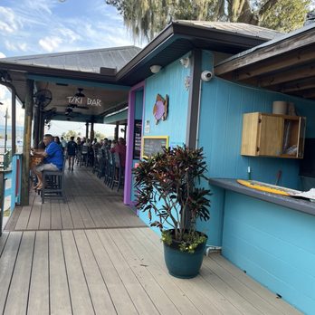 Cracker's Bar & Grill - Bathroom - Seafood Near Me - Crystal River, Florida