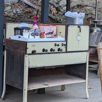 Adams' Pack Station - Cool coffee station - Rest Stops Near Me - Arcadia, California