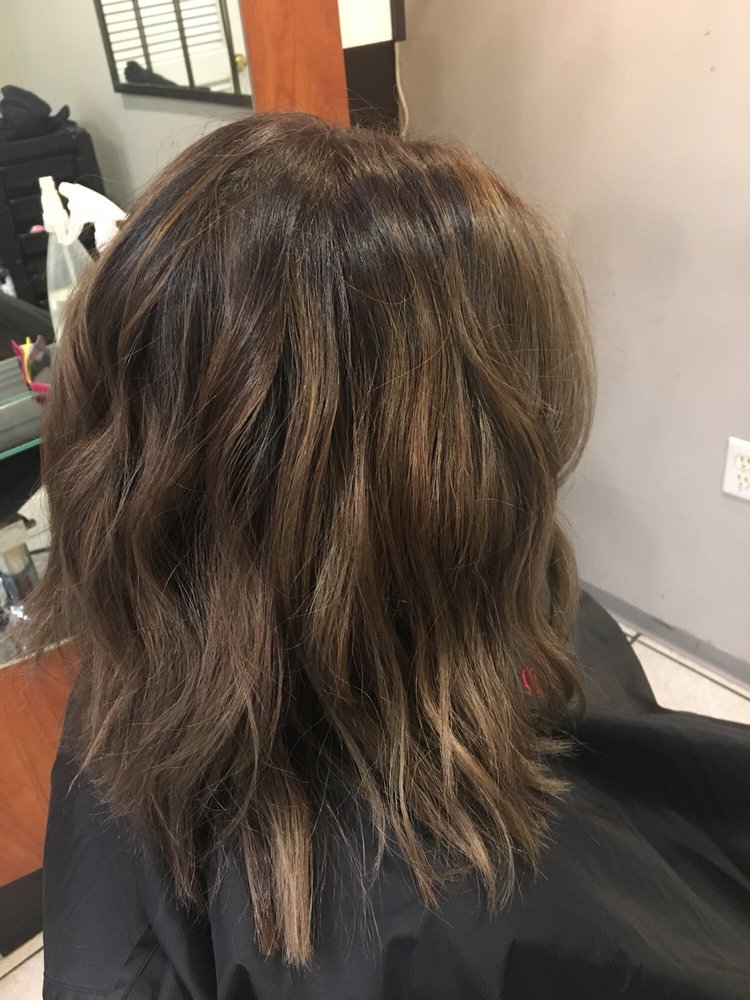 Strands Full Service Salon Image