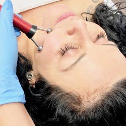 Greg Martin Skin - Muscle toning and lymphatic drainage with Greg Martin Skin® advanced Microcurrent therapy
