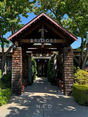 Bridges Restaurant and Bar by null